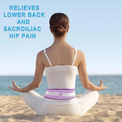 Ceinture sacro-iliaque violette soulage douleurs lombaires et hanche - femme en méditation sur la plage