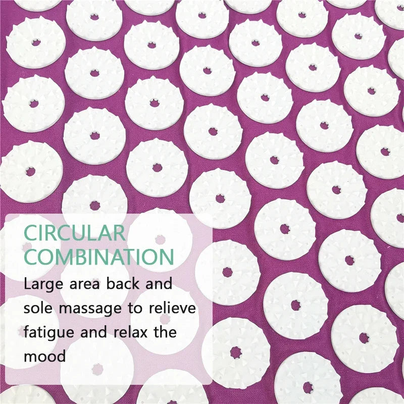 Gros plan pointes acupression lotus tapis shiatsu violet - combinaison circulaire pour massage dos pieds et soulagement fatigue