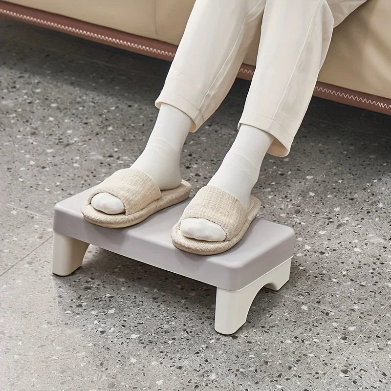 Repose-pieds ergonomique gris avec pantoufles - soulage la pression sur les jambes et améliore la posture au bureau
