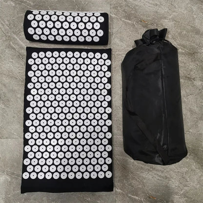 Tapis acupression shiatsu noir posé à plat avec oreiller et sac de rangement - couleur noire massage dos et relaxation profonde